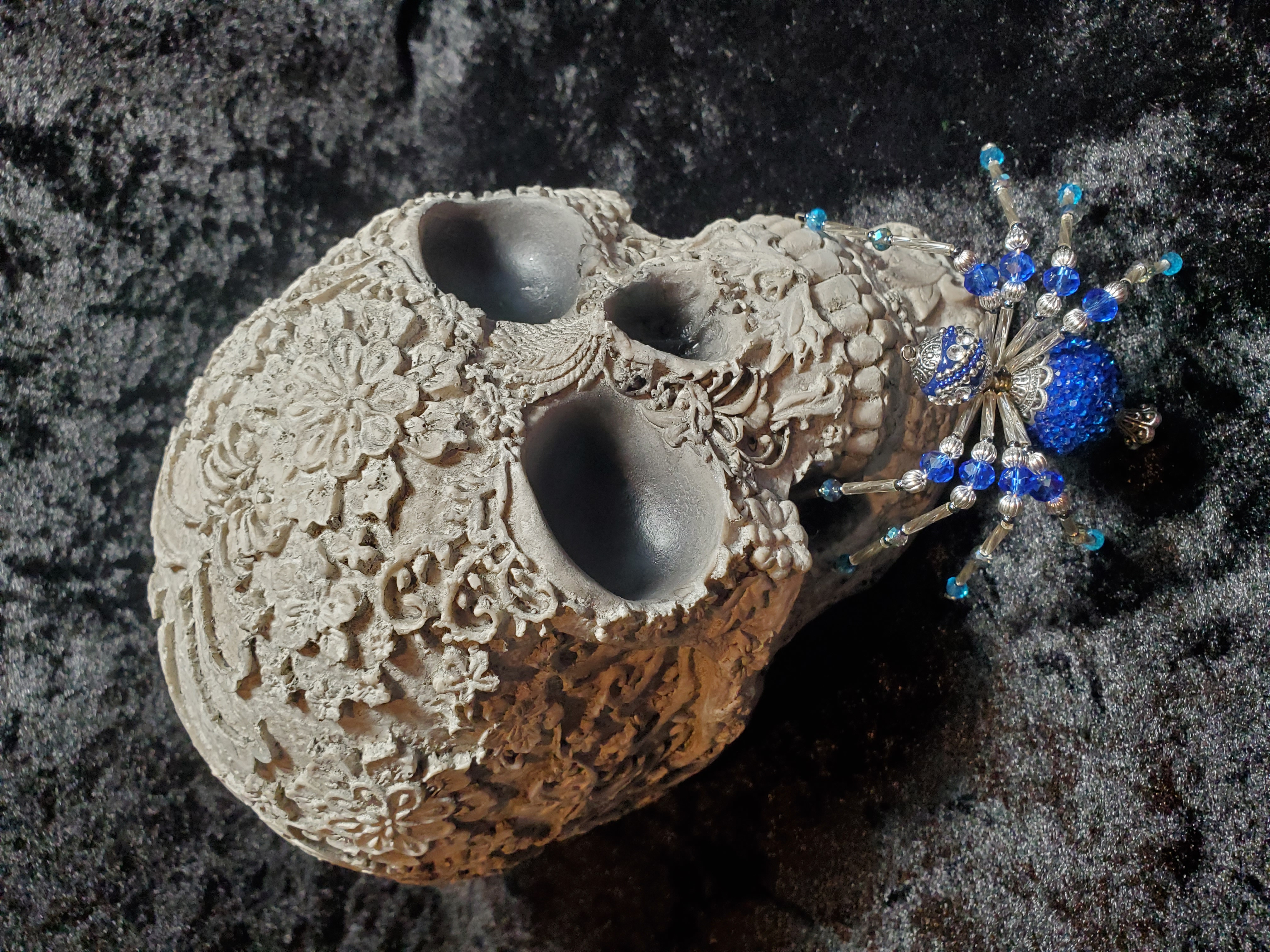 Peacock Pride Spider showing sparkle and light effects